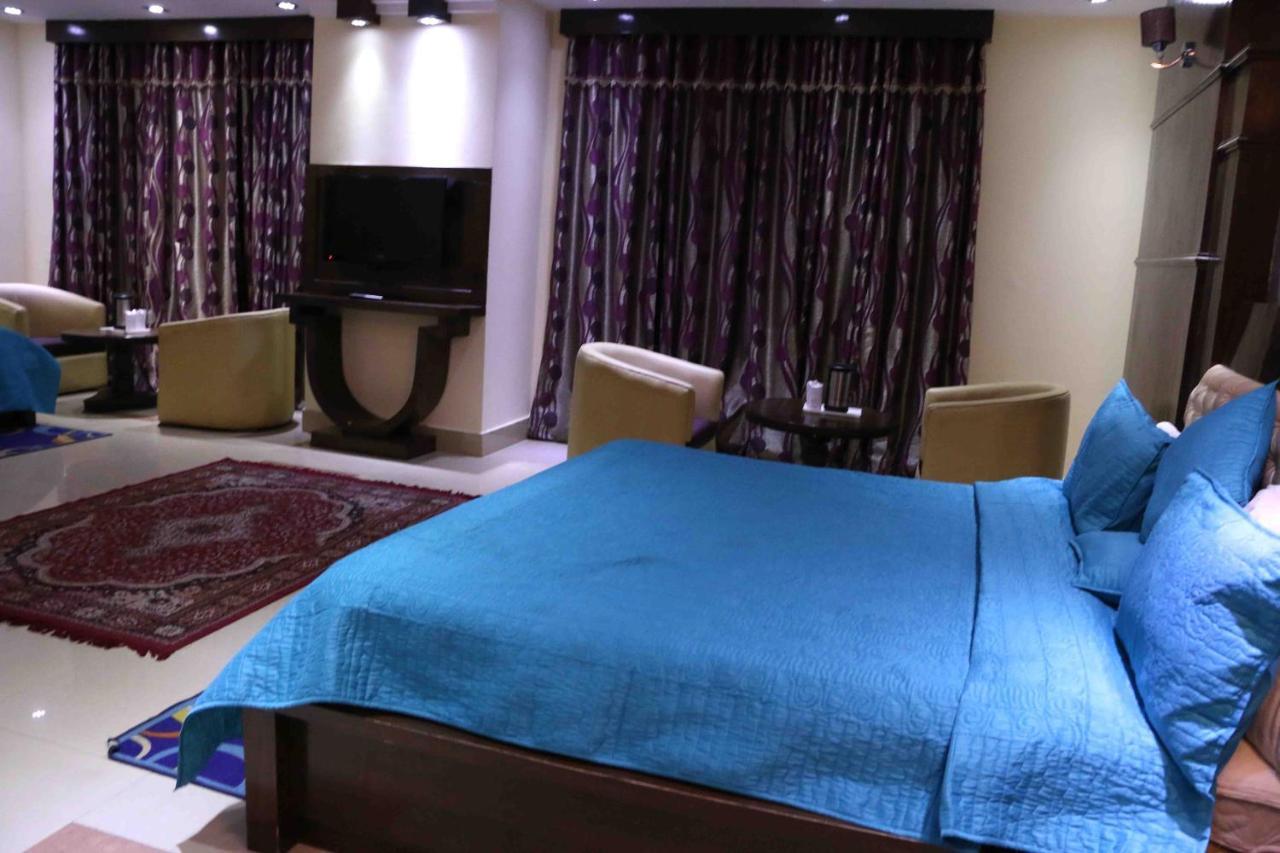 Hotel Raj Mandir Haridwar Ngoại thất bức ảnh