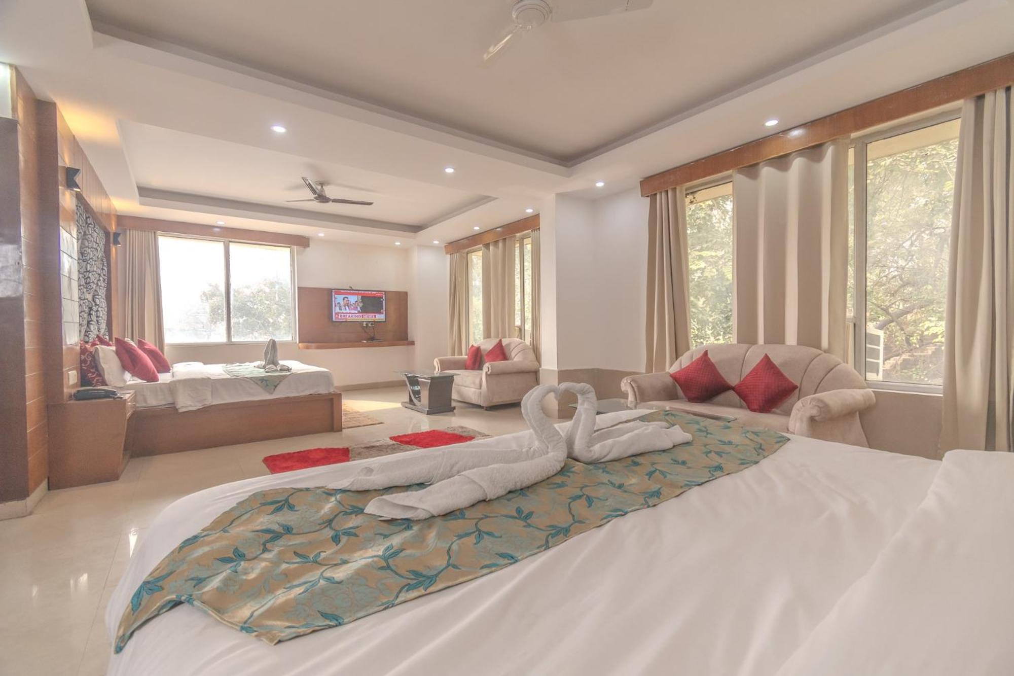 Hotel Raj Mandir Haridwar Ngoại thất bức ảnh